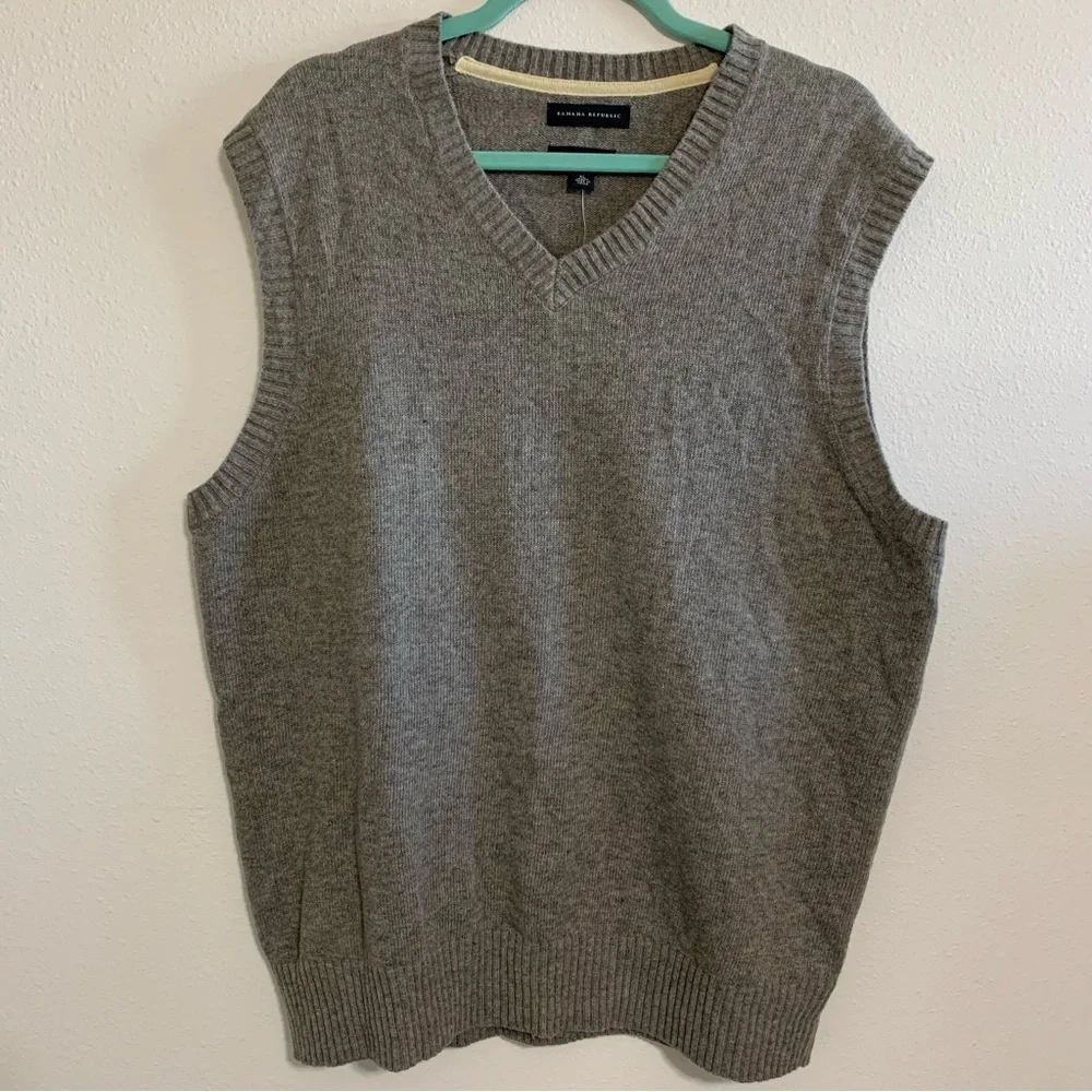 NWT Banana Republic Sweater Vest Gray Italian Yarn Merino Wool Mens XL Preppy